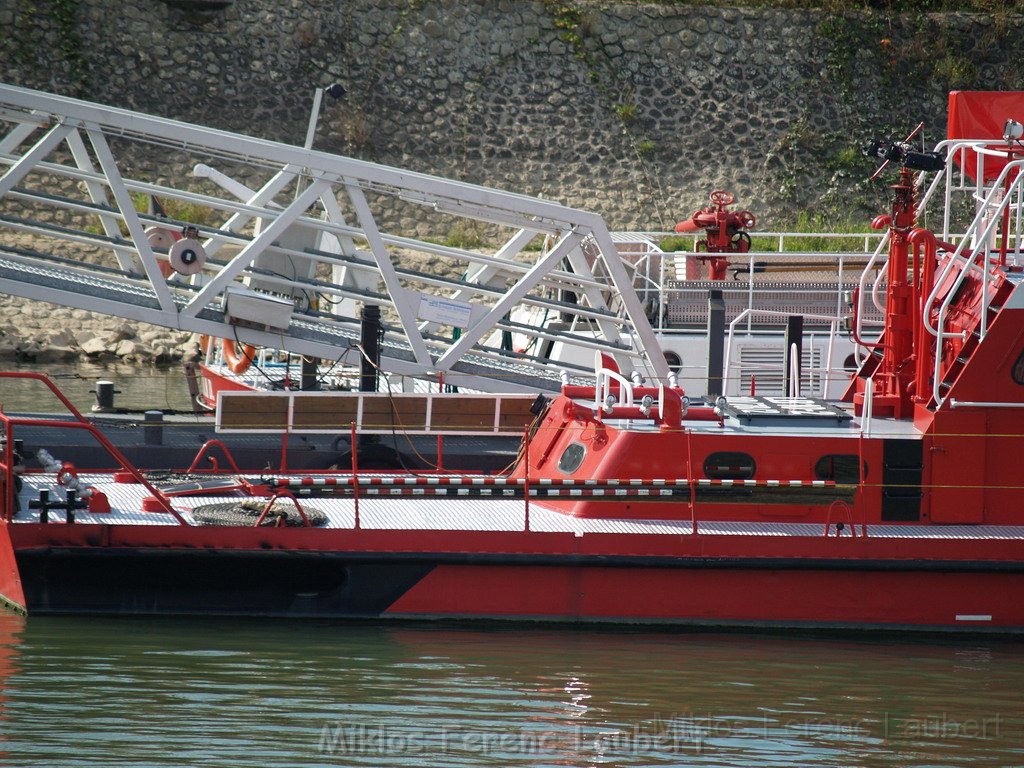 Feuerloeschboot 10-2      P209.JPG